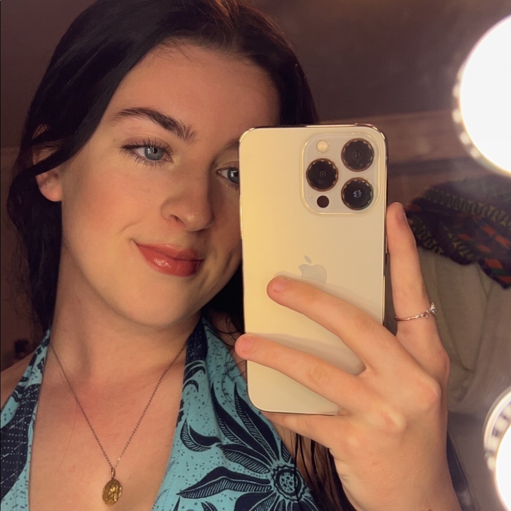 Meet your Posher, Alexia